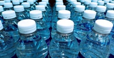 ¿Es el agua mineral más saludable que el agua embotellada normal? 4 ¿Es el agua mineral más saludable que el agua embotellada normal?