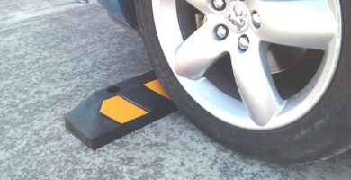 Los bloques de estacionamiento dañan los vehículos 4 Los bloques de estacionamiento dañan los vehículos