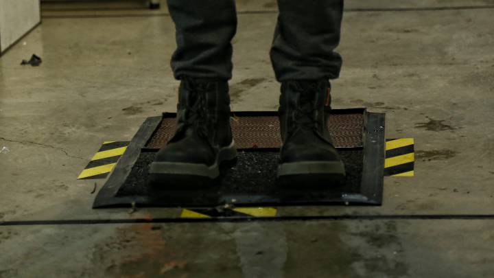 ¿Sus zapatos traen gérmenes a la casa? 1 ¿Sus zapatos traen gérmenes a la casa?